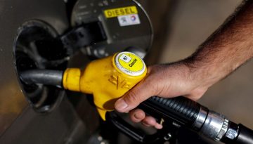 Επιδότηση diesel: Από σήμερα η μείωση έως 15 λεπτά το λίτρο – Έως πότε ισχύει το μέτρο