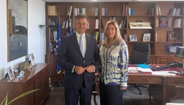 Συνάντηση της Τζούλι Λυμπεροπούλου – Καρνάκη με τον Χ. Θεοχάρη για θέματα ναυτιλίας του Παναμά και της Ελλάδας