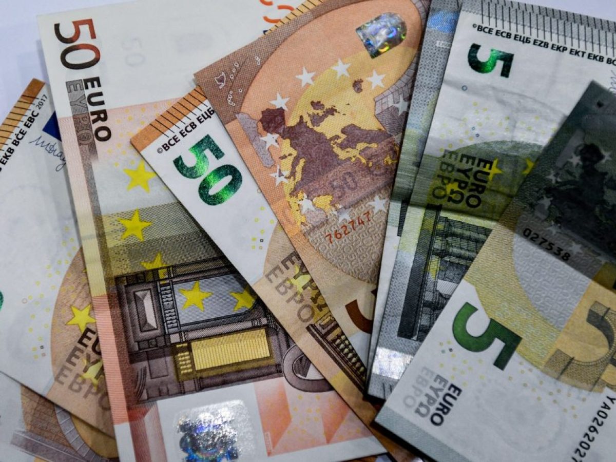 ΑΑΔΕ: Τι ισχύει για δωρεές, χαρτζιλίκια και μεταφορές χρημάτων μεταξύ συγγενών – ertnews.gr