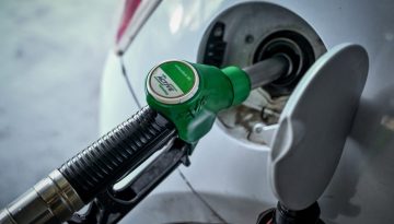 Καύσιμα: Προσδοκίες για αποκλιμάκωση των τιμών στην αντλία – Σε ισχύ η κρατική επιδότηση των δέκα λεπτών στο πετρέλαιο κίνησης