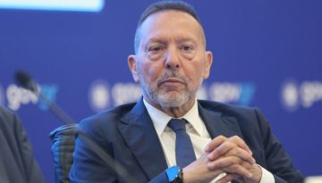 Συνταξιούχοι κατά Στουρνάρα για την 13η σύνταξη: «Δεν σκοτώνουν τα άλογα όταν γεράσουν»