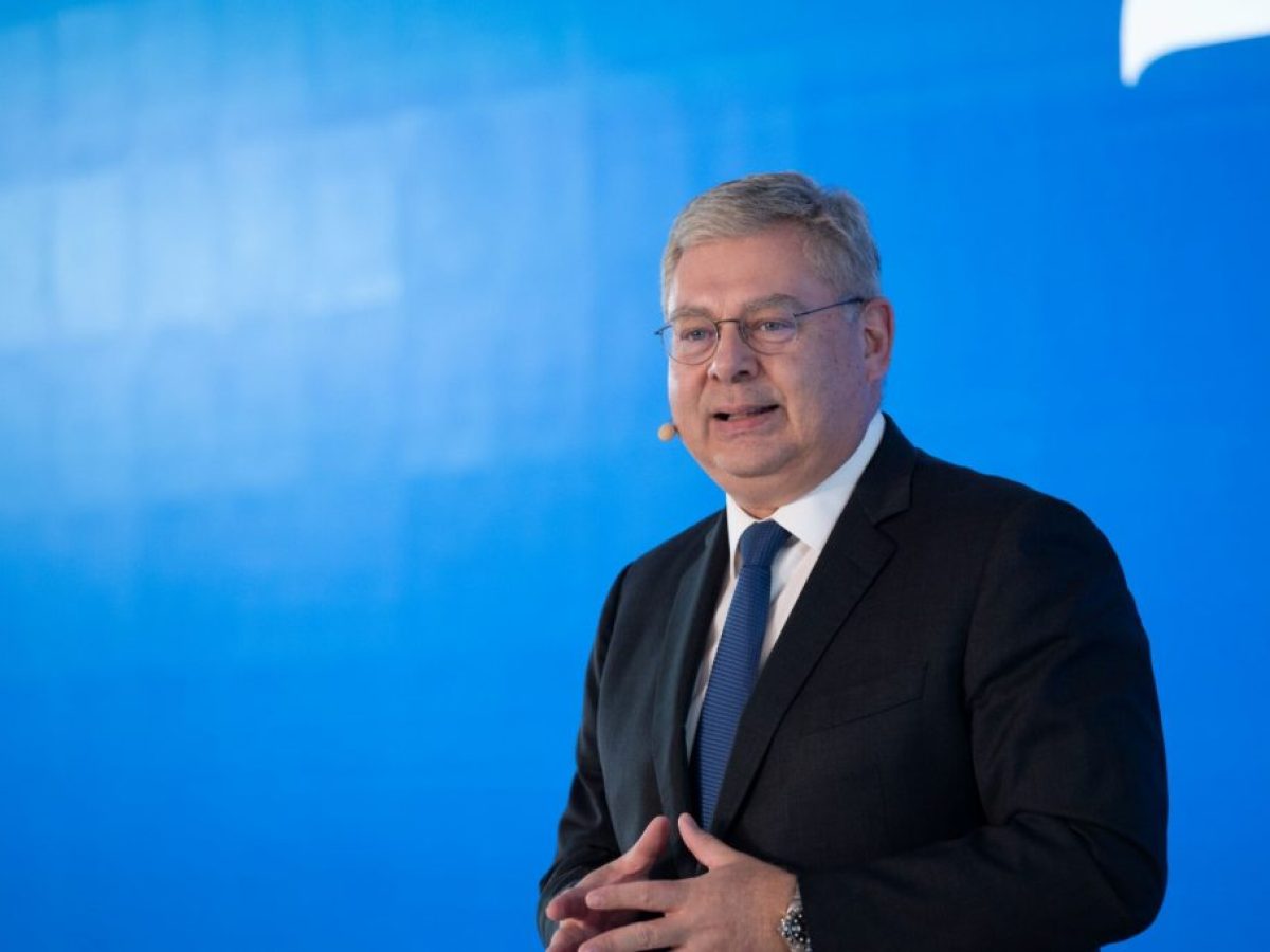 HELLENiQ ENERGY προς αναλυτές: Θετικές προοπτικές για διύλιση και ΑΠΕ