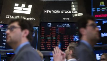 Μεικτά πρόσημα στη Wall Street, σωσίβιο η τεχνολογία