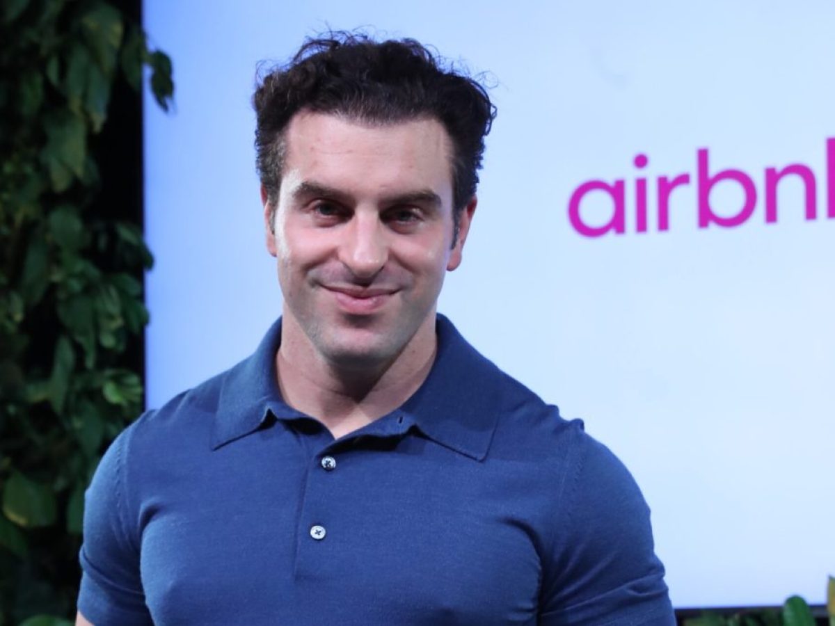 Τσέσκι (CEO Airbnb): “Η τεχνητή νοημοσύνη είναι ό,τι καλύτερο έχει συμβεί στην εταιρεία”