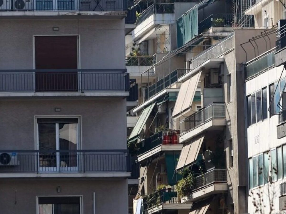 Ελληνικά νοικοκυριά: Πάνω από 1 τρισ. ευρώ ο πλούτος – Ανεβαίνει το εισόδημα, πέφτει η αποταμίευση