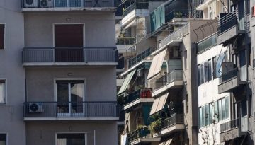 Ελληνικά νοικοκυριά: Πάνω από 1 τρισ. ευρώ ο πλούτος – Ανεβαίνει το εισόδημα, πέφτει η αποταμίευση