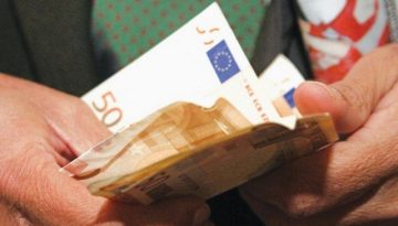 ΟΟΣΑ: Η Ελλάδα πρώτη σε μείωση εισοδήματος