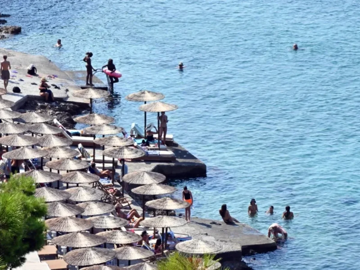 Έλεγχοι ΑΑΔΕ: Πού εστιάζουν πριν από τον Δεκαπενταύγουστο
