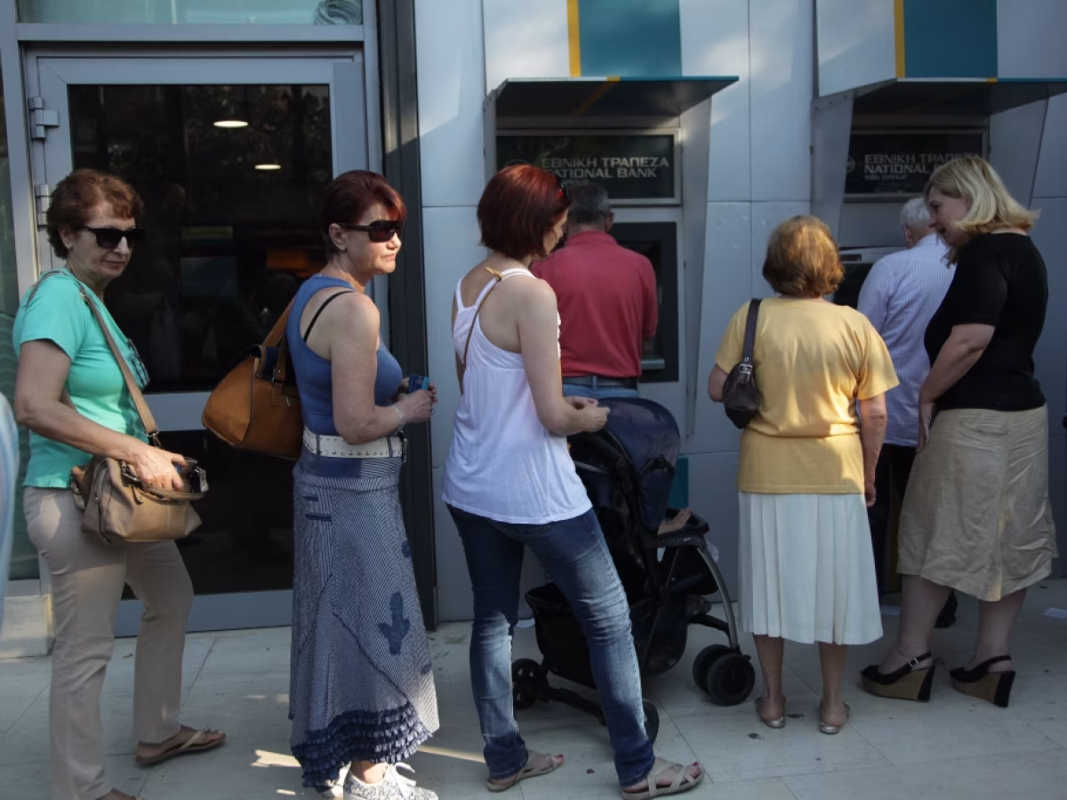 Πότε πληρώνονται οι συντάξεις – Ποιοι θα πάρουν αύξηση | ΤΟ ΒΗΜΑ