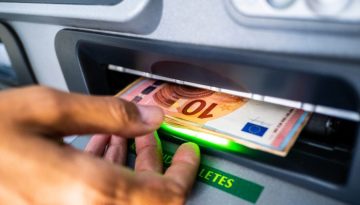 13ος και 14ος μισθός στο Δημόσιο: Μόνο με νόμο η επιστροφή τους μετά το «όχι» του ΣτΕ