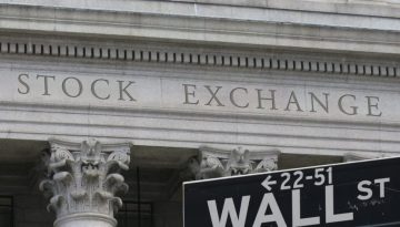 Wall Street: «Φρένο» στα ρεκόρ έβαλαν οι εξελίξεις στη Μέση Ανατολή