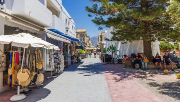 Φθινόπωρο σαν καλοκαίρι για τους τουρίστες – Η Ελλάδα συναγωνίζεται τη Γαλλική Ριβιέρα στο άλμα τιμών