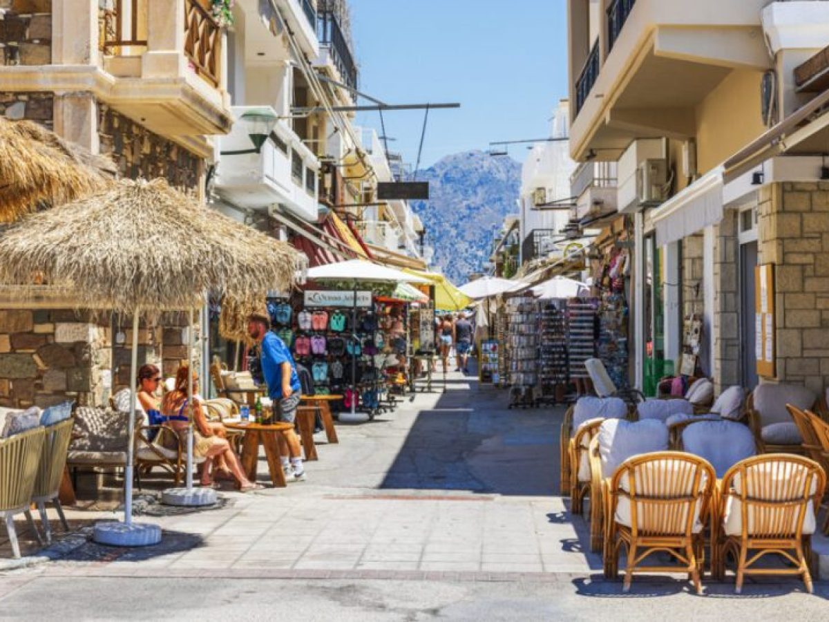 Το χωροταξικό για τον τουρισμό βάζει νέους κανόνες για Airbnb, περιοχές Natura και νησιά