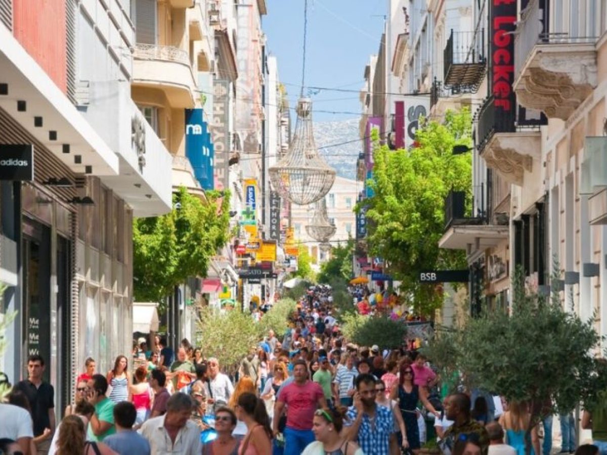 Θερινές εκπτώσεις 2026: Τελευταία ευκαιρία για τους καταναλωτές και προβληματισμός στον εμπορικό κόσμο για το ταμείο