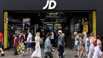 Η JD Sports «ψαλιδίζει» τις προβλέψεις για τα κέρδη λόγω της πτώσης στις πωλήσεις