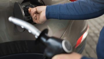 Η αμόλυβδη «επέστρεψε» στα δύο ευρώ