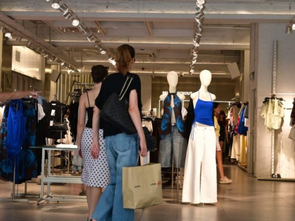 Λιανεμπόριο σε πίεση: «Βουτιά» 6,1% στις μεγάλες επιχειρήσεις