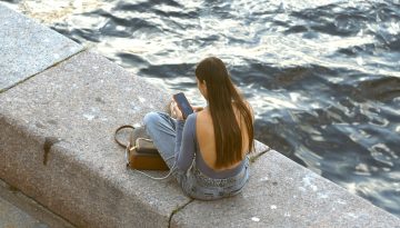 Η ανεργία των νέων υποχώρησε θεαματικά, αλλά η αυτονόμηση παραμένει δύσκολη στην Ελλάδα | Alphafreepress.gr