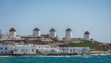 «Χρυσές» διακοπές στην Ελλάδα: Το προφίλ των τουριστών και οι βίλες των 168.000€ την εβδομάδα – ertnews.gr