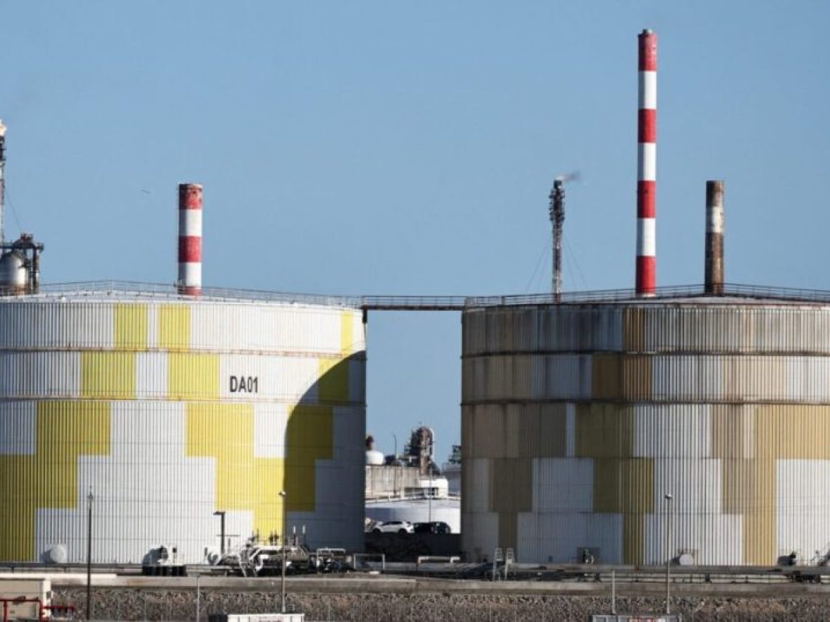 Πετρέλαιο: Πάνω από τα 84 δολάρια το Brent με φόντο την αβεβαιότητα για το άνοιγμα των Στενών του Ορμούζ