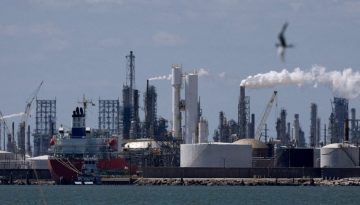Κάτω από τα 80 δολάρια το Brent μετά τη συμφωνία Ιράν – Ομάν για τα Στενά του Ορμούζ