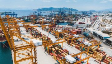 O ΟΛΠ προετοιμάζεται για εξαγορές και επέκταση πέρα από το λιμάνι του Πειραιά