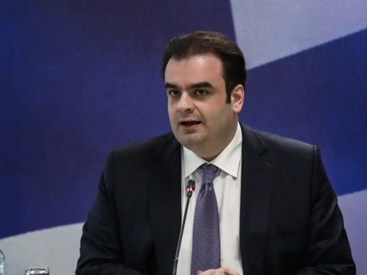 Ο Πιερρακάκης ζητά από τις τράπεζες στήριξη των μικρομεσαίων επιχειρήσεων