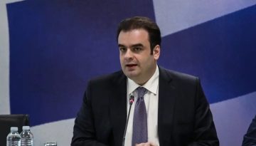 Ο Πιερρακάκης ζητά από τις τράπεζες στήριξη των μικρομεσαίων επιχειρήσεων