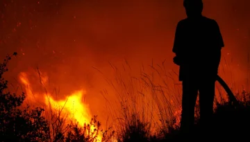 Κλιματική κρίση: Δημοσιονομικός κίνδυνος για την Ελλάδα οι πυρκαγιές και οι καύσωνες | Ειδήσεις