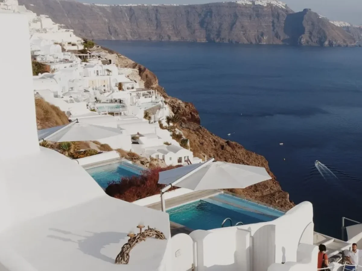 Ειδικό Χωροταξικό Τουρισμού: Τι αλλάζει σε Airbnb και ξενοδοχεία