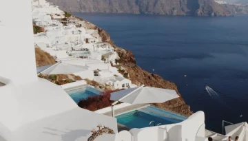Ειδικό Χωροταξικό Τουρισμού: Τι αλλάζει σε Airbnb και ξενοδοχεία