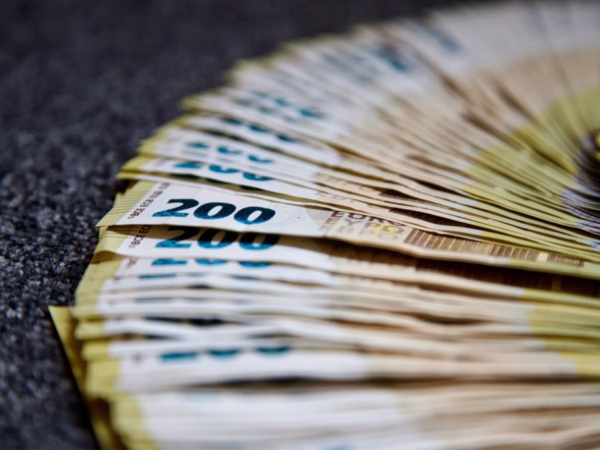 Για ένα μάτσο χαρτονομίσματα… – ΤΟ ΒΗΜΑ