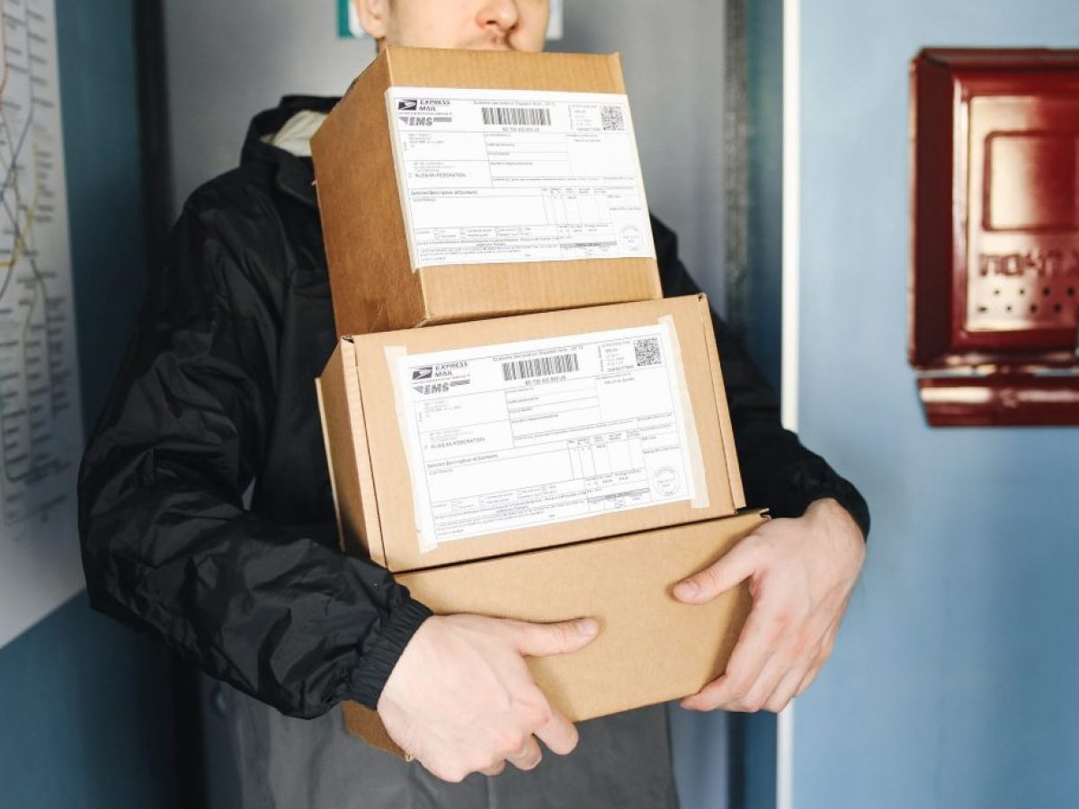 Η μεγάλη μάχη των courier: Ποιος κερδίζει έδαφος στις ηλεκτρονικές πλατφόρμες