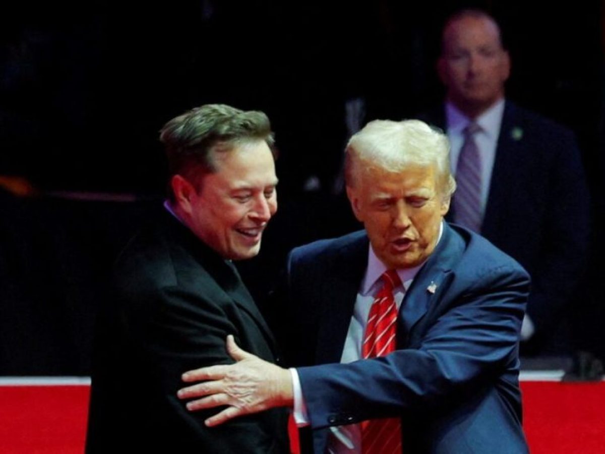 Ο Τραμπ αγοράζει μετοχές της SpaceX του Έλον Μασκ