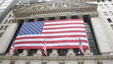 Wall Street: Τρίτη ανοδική εβδομάδα για τον S&P 500, παρά τις μικρές απώλειες