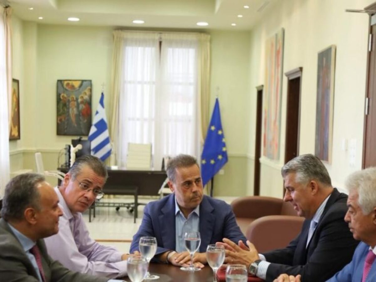 &Omicron; &Pi;&alpha;&pi;&alpha;&sigma;&tau;&alpha;ύ&rho;&omicron;&upsilon; &chi;&alpha;&rho;&alpha;&kappa;&tau;&eta;&rho;ί&zeta;&epsilon;&iota; &laquo;&epsilon;&nu;&epsilon;&rho;&gamma;&epsilon;&iota;&alpha;&kappa;ή &pi;ύ&lambda;&eta; &tau;&eta;&sigmaf; &Epsilon;&upsilon;&rho;ώ&pi;&eta;&sigmaf;&raquo; &tau;&omicron;&nu; Έ&beta;&rho;&omicron;