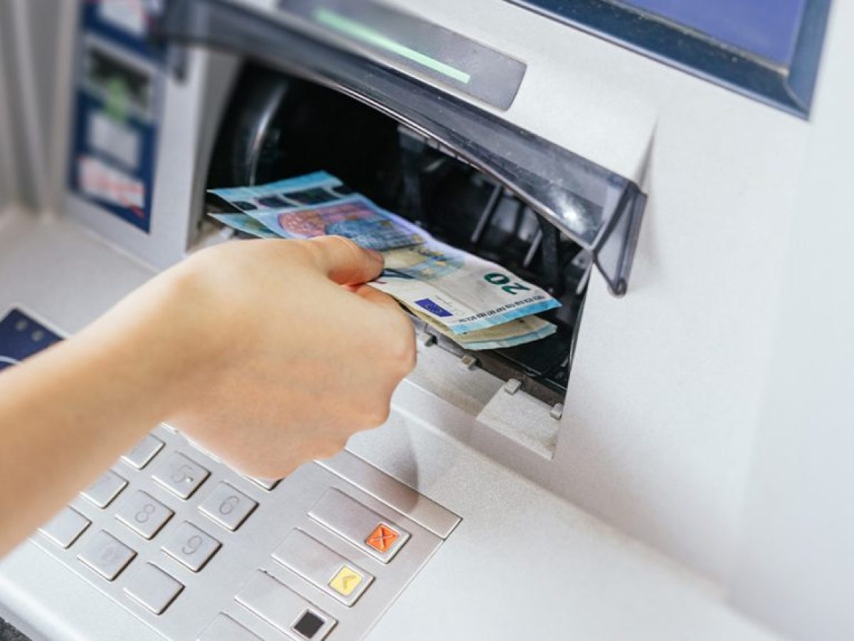&Tau;&Omega;&Rho;&Alpha;: &Mu;&Pi;&Alpha;&Iota;&Nu;&Omicron;&Upsilon;&Nu; &Tau;&Alpha; &Lambda;&Epsilon;&Phi;&Tau;&Alpha; &Sigma;&Tau;&Omicron;&Upsilon;&Sigma; &Lambda;&Omicron;&Gamma;&Alpha;&Rho;&Iota;&Alpha;&Sigma;&Mu;&Omicron;&Upsilon;&Sigma; &ndash; &Pi;&Omicron;&Iota;&Omicron;&Iota; &Pi;&Lambda;&Eta;&Rho;&Omega;&Nu;&Omicron;&Nu;&Tau;&Alpha;&Iota; &Mu;&Epsilon;&Chi;&Rho;&Iota; &Tau;&Eta;&Nu; &Pi;&Alpha;&Rho;&Alpha;&Sigma;&Kappa;&Epsilon;&Upsilon;&Eta; 4 &Sigma;&Epsilon;&Pi;&Tau;&Epsilon;&Mu;&Beta;&Rho;&Iota;&Omicron;&Upsilon;