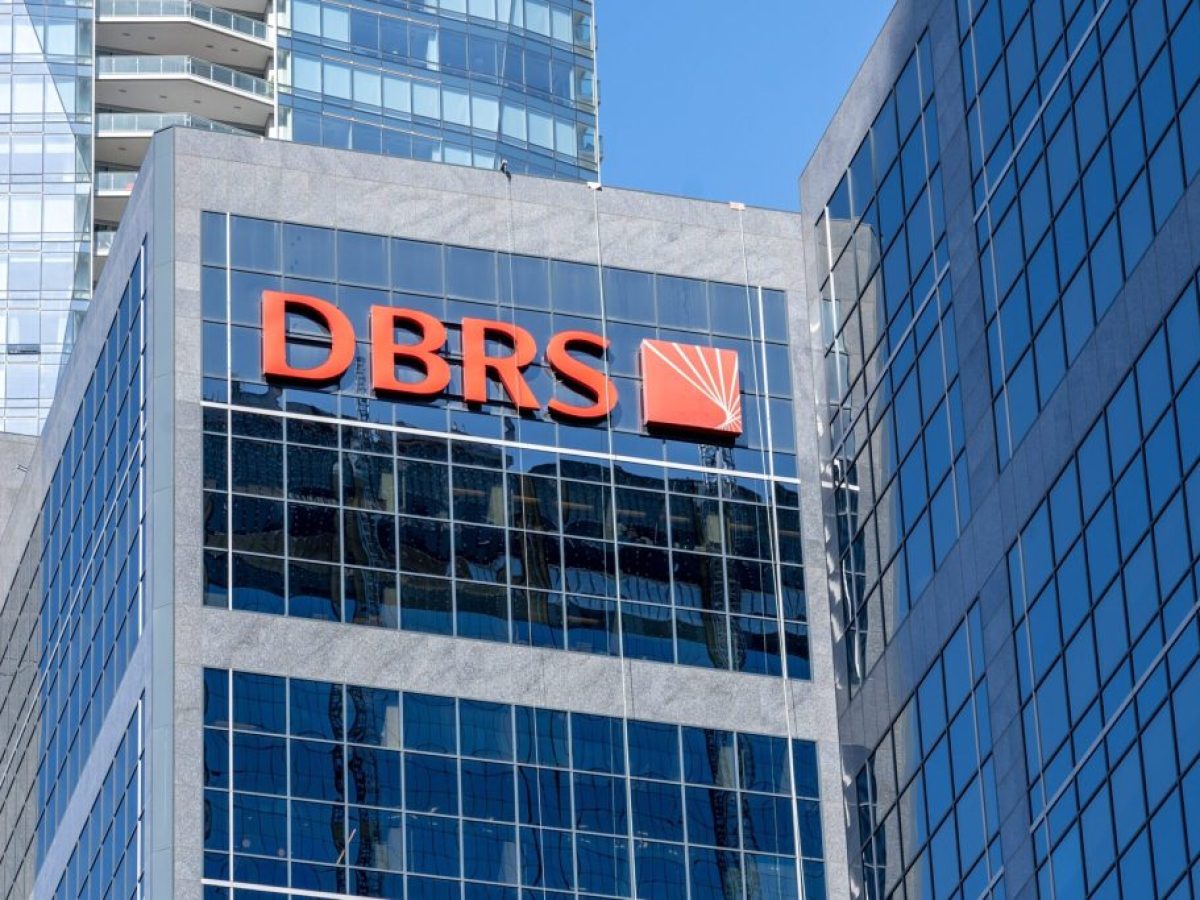 DBRS: &Alpha;&nu;&alpha;&beta;ά&theta;&mu;&iota;&sigma;&epsilon; &sigma;&epsilon; &theta;&epsilon;&tau;&iota;&kappa;έ&sigmaf; &tau;&iota;&sigmaf; &pi;&rho;&omicron;&omicron;&pi;&tau;&iota;&kappa;έ&sigmaf; &tau;&omicron;&upsilon; &epsilon;&lambda;&lambda;&eta;&nu;&iota;&kappa;&omicron;ύ &alpha;&xi;&iota;ό&chi;&rho;&epsilon;&omicron;&upsilon; &ndash; ertnews.gr