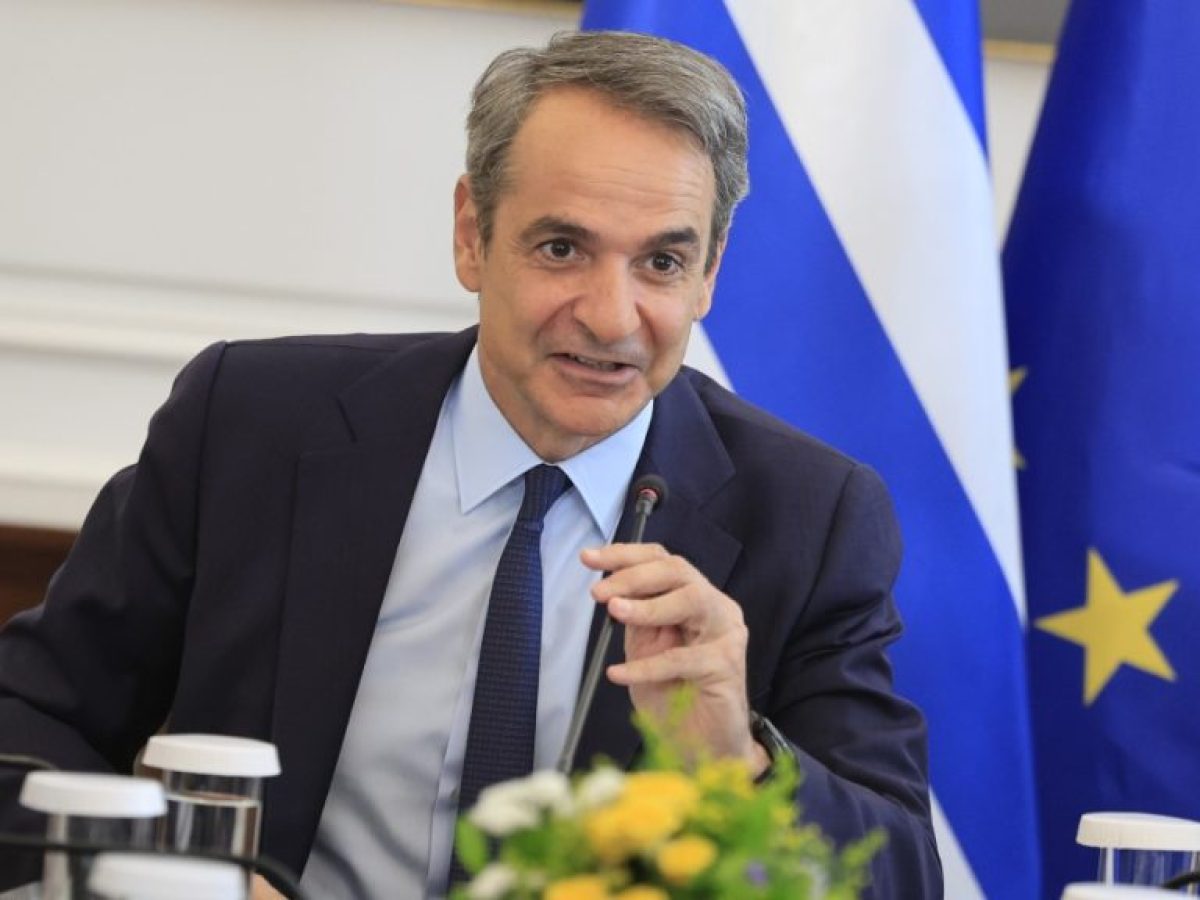 &Mu;&eta;&tau;&sigma;&omicron;&tau;ά&kappa;&eta;&sigmaf; &gamma;&iota;&alpha; Moody&rsquo;s &kappa;&alpha;&iota; Scope: &laquo;&Eta; &Epsilon;&lambda;&lambda;ά&delta;&alpha; &pi;&rho;&omicron;&chi;&omega;&rho;ά &mu;&pi;&rho;&omicron;&sigma;&tau;ά &pi;&alpha;&rho;ά &tau;&omicron;&nu; &phi;&omicron;&upsilon;&rho;&tau;&omicron;&upsilon;&nu;&iota;&alpha;&sigma;&mu;έ&nu;&omicron; &kappa;&alpha;&iota;&rho;ό&raquo;