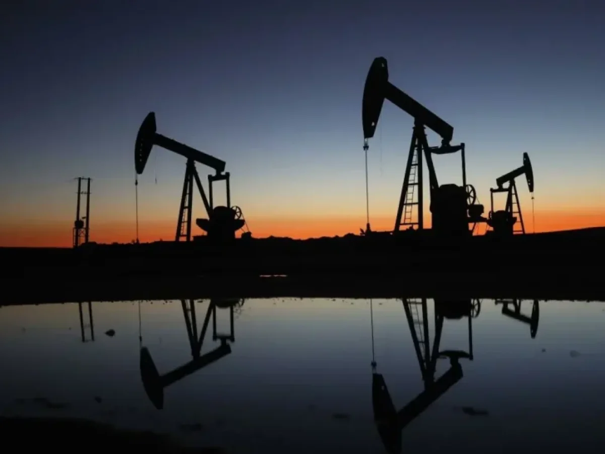 &Pi;&epsilon;&tau;&rho;έ&lambda;&alpha;&iota;&omicron;: Brent &pi;ά&nu;&omega; &alpha;&pi;ό $105, WTI &pi;ά&nu;&omega; &alpha;&pi;ό $100