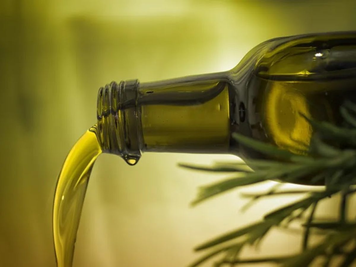 &Epsilon;&lambda;&alpha;&iota;ό&lambda;&alpha;&delta;&omicron;: &Alpha;&upsilon;&xi;&eta;&mu;έ&nu;&eta; &phi;έ&tau;&omicron;&sigmaf; &eta; &pi;&alpha;&rho;&alpha;&gamma;&omega;&gamma;ή &ndash; &Phi;&theta;&eta;&nu;ό &sigma;&tau;&omicron; &rho;ά&phi;&iota;
