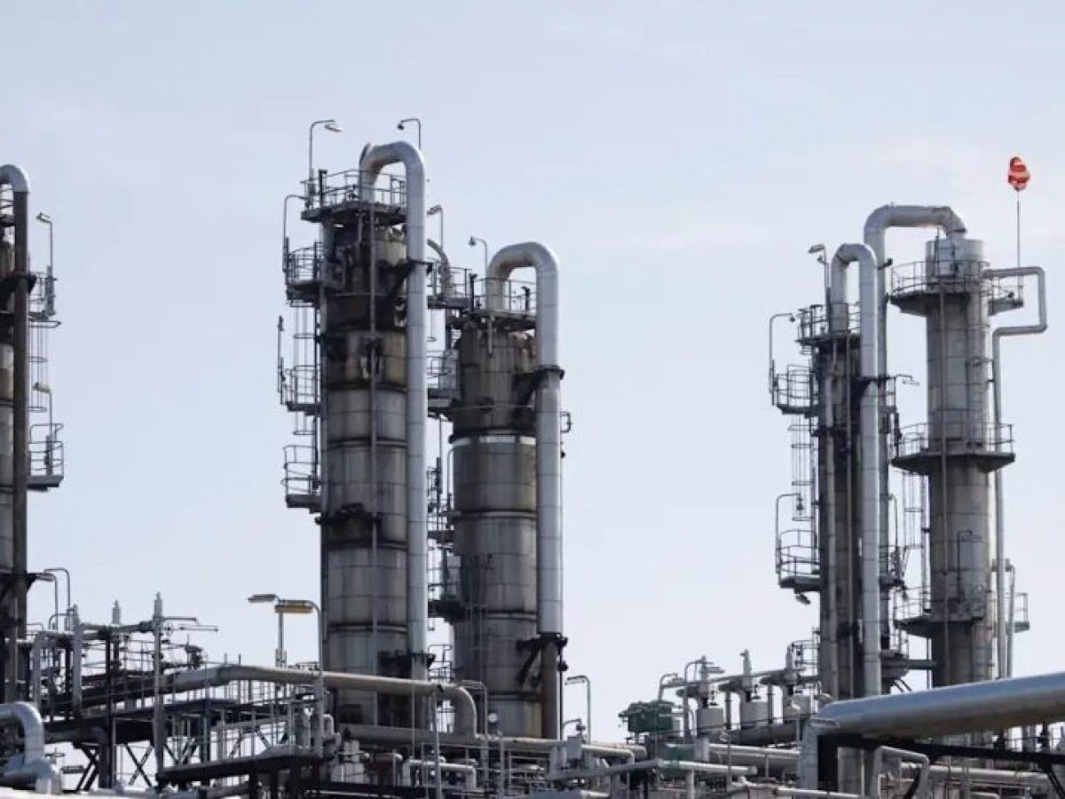 &Pi;&epsilon;&tau;&rho;έ&lambda;&alpha;&iota;&omicron;: &Tau;&omicron; 10% &alpha;&gamma;&gamma;ί&zeta;&epsilon;&iota; &eta; &epsilon;&beta;&delta;&omicron;&mu;&alpha;&delta;&iota;&alpha;ί&alpha; ά&nu;&omicron;&delta;&omicron;&sigmaf; &ndash; &Sigma;&tau;&alpha; 96 &delta;&omicron;&lambda;ά&rho;&iota;&alpha; &tau;&omicron; Brent &mu;&epsilon; &phi;ό&nu;&tau;&omicron; &tau;&eta;&nu; &kappa;&rho;ί&sigma;&eta; &sigma;&tau;&eta; &Mu;έ&sigma;&eta; &Alpha;&nu;&alpha;&tau;&omicron;&lambda;ή