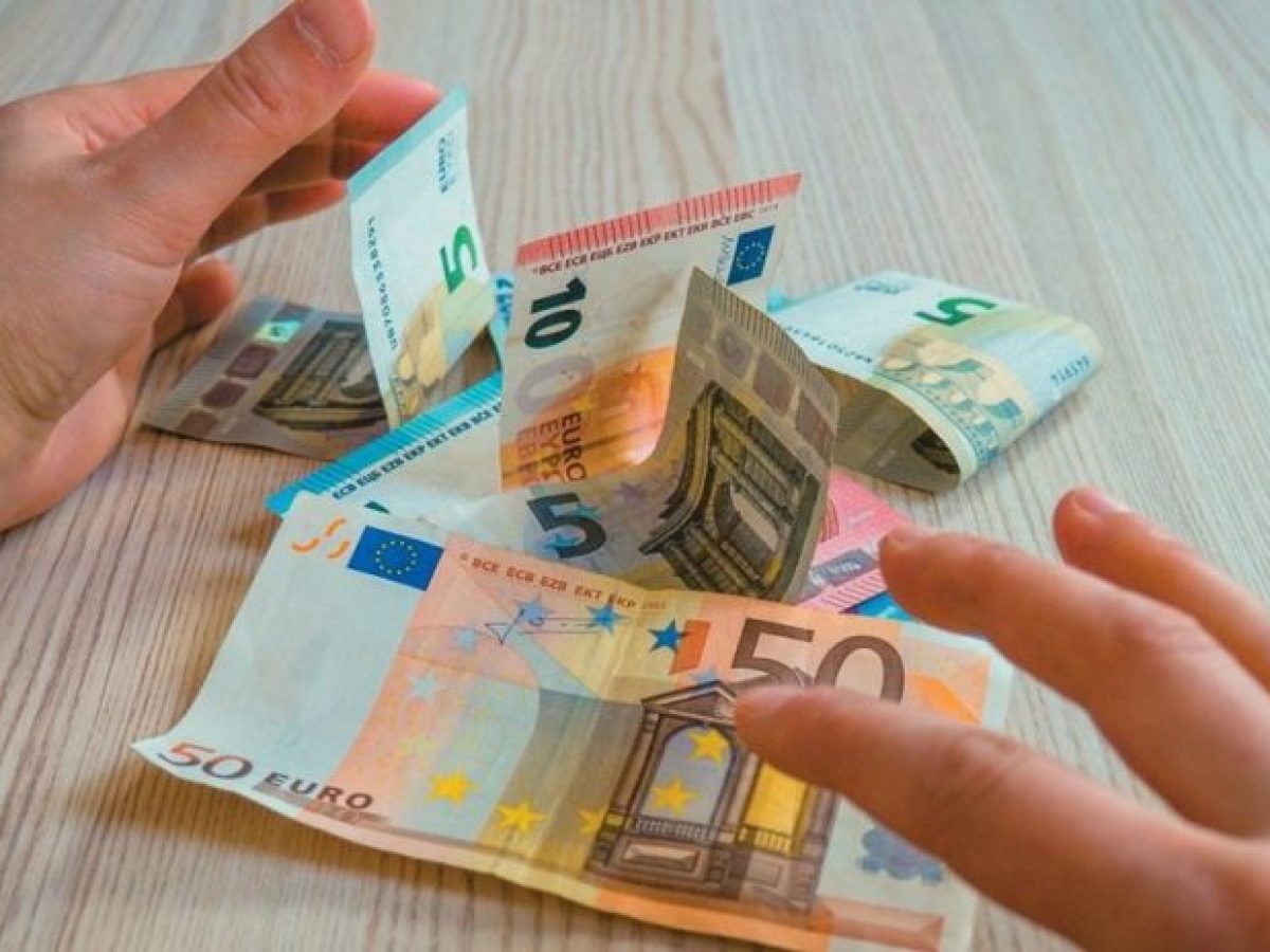 &Pi;&iota;&epsilon;&rho;&rho;&alpha;&kappa;ά&kappa;&eta;&sigmaf; &gamma;&iota;&alpha; &tau;&omicron;&nu; &laquo;&kappa;&omicron;&upsilon;&mu;&pi;&alpha;&rho;ά &tau;&eta;&sigmaf; &nu;έ&alpha;&sigmaf; &gamma;&epsilon;&nu;&iota;ά&sigmaf;&raquo;: &Tau;&iota; &iota;&sigma;&chi;ύ&epsilon;&iota; &kappa;&alpha;&iota; &tau;&iota; ό&chi;&iota; &sigma;&tau;&eta; &lambda;&epsilon;&iota;&tau;&omicron;&upsilon;&rho;&gamma;ί&alpha; &tau;&omicron;&upsilon; &epsilon;&iota;&delta;&iota;&kappa;&omicron;ύ &lambda;&omicron;&gamma;&alpha;&rho;&iota;&alpha;&sigma;&mu;&omicron;ύ