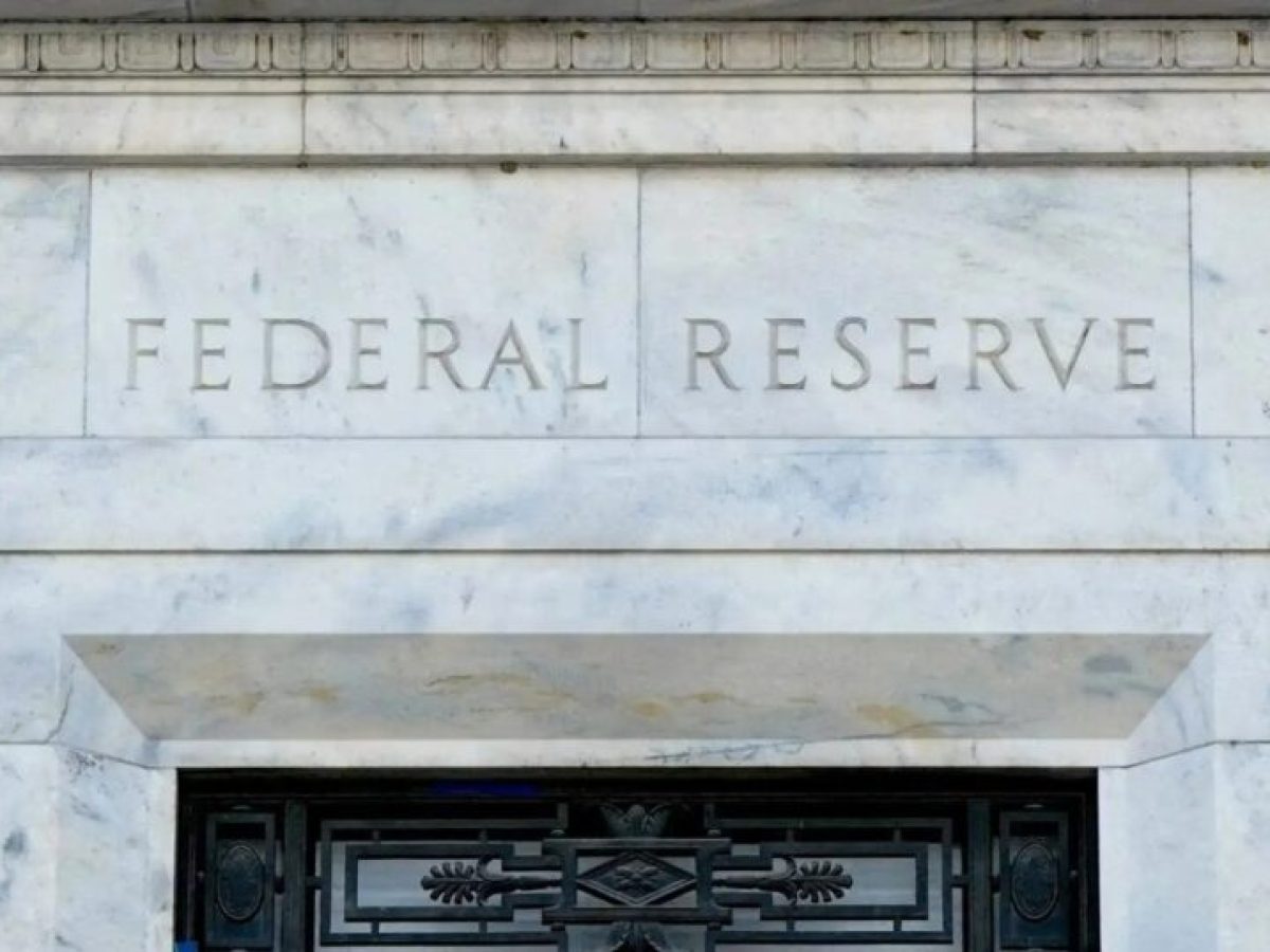 Fed: &Eta; &pi;&rho;ώ&tau;&eta; &alpha;ύ&xi;&eta;&sigma;&eta; &alpha;&pi;ό &tau;&omicron; 2023, &mu;&epsilon; &tau;&omicron; &beta;&alpha;&sigma;&iota;&kappa;ό &epsilon;&pi;&iota;&tau;ό&kappa;&iota;&omicron; &sigma;&tau;&omicron; 3,75% &ndash; 4%