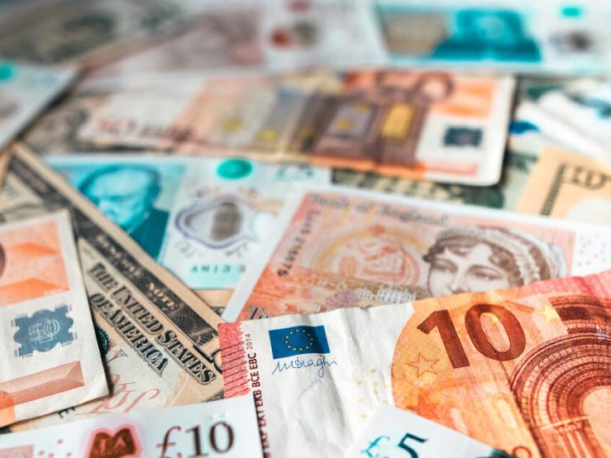 Bloomberg: &Omicron;&iota; &pi;&lambda;&omicron;ύ&sigma;&iota;&omicron;&iota; &delta;&epsilon;&nu; &phi;&epsilon;ύ&gamma;&omicron;&upsilon;&nu; &alpha;&pi;ό &Beta;&rho;&epsilon;&tau;&alpha;&nu;ί&alpha; &gamma;&iota;&alpha; &Epsilon;&lambda;&lambda;ά&delta;&alpha; &mu;ό&nu;&omicron; &lambda;ό&gamma;&omega; &phi;ό&rho;&omega;&nu;