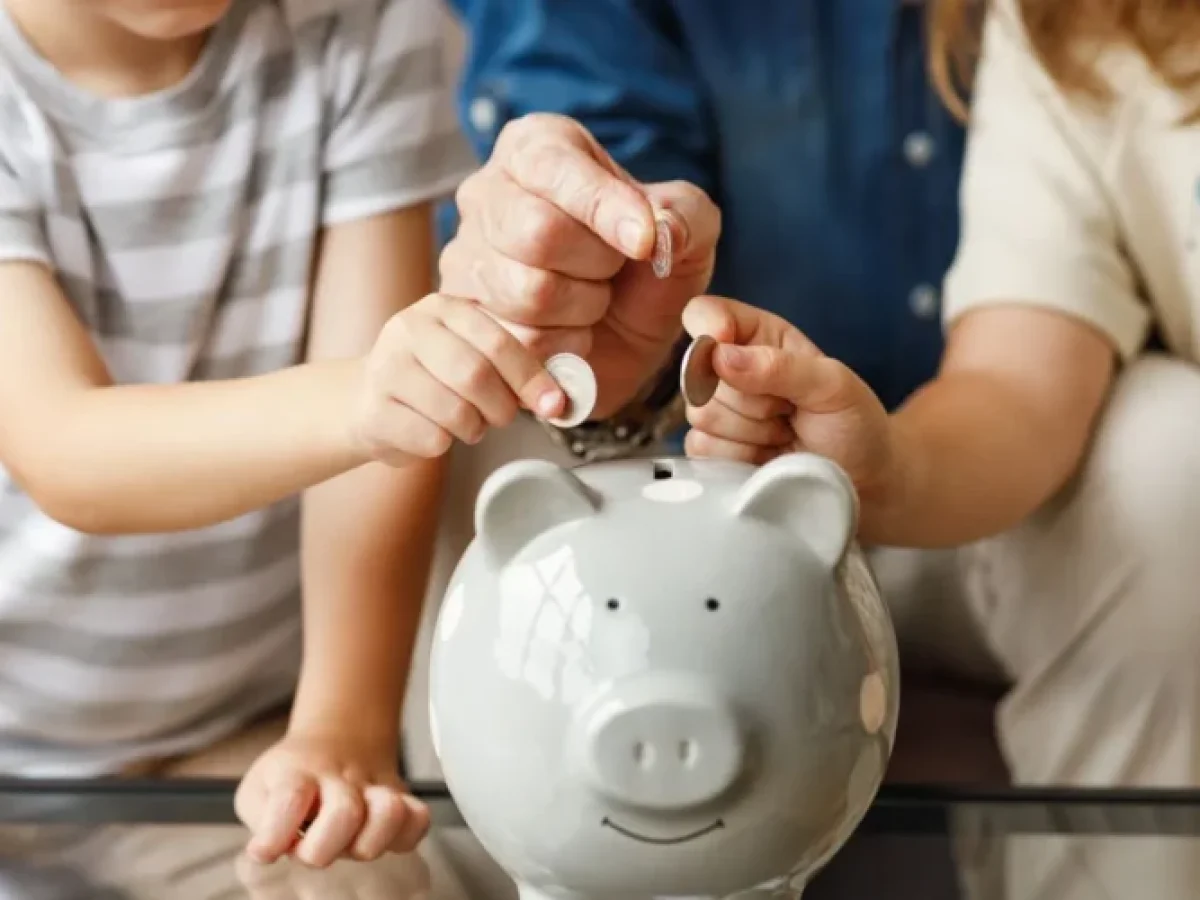 &laquo;&Kappa;&omicron;&upsilon;&mu;&pi;&alpha;&rho;ά&sigmaf;&raquo; έ&omega;&sigmaf; 77.000 &epsilon;&upsilon;&rho;ώ &gamma;&iota;&alpha; &kappa;ά&theta;&epsilon; &pi;&alpha;&iota;&delta;ί: &Pi;ώ&sigmaf; &theta;&alpha; &lambda;&epsilon;&iota;&tau;&omicron;&upsilon;&rho;&gamma;&epsilon;ί &omicron; &nu;έ&omicron;&sigmaf; &epsilon;&pi;&epsilon;&nu;&delta;&upsilon;&tau;&iota;&kappa;ό&sigmaf; &lambda;&omicron;&gamma;&alpha;&rho;&iota;&alpha;&sigma;&mu;ό&sigmaf;