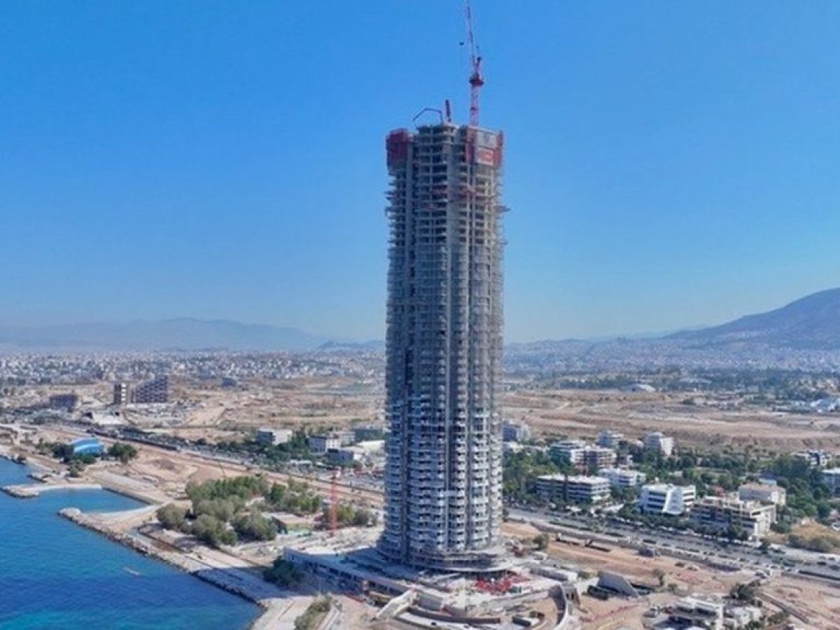 &Alpha;&pi;ό &tau;&eta;&nu; &omicron;&iota;&kappa;&omicron;&nu;&omicron;&mu;&iota;&kappa;ή &kappa;&rho;ί&sigma;&eta; &sigma;&tau;&eta; &chi;&rho;&upsilon;&sigma;ή &epsilon;&pi;&omicron;&chi;ή &tau;&omega;&nu; &epsilon;&pi;&epsilon;&nu;&delta;ύ&sigma;&epsilon;&omega;&nu;: &Eta; &nu;έ&alpha; &tau;&alpha;&upsilon;&tau;ό&tau;&eta;&tau;&alpha; &tau;&eta;&sigmaf; &Alpha;&theta;ή&nu;&alpha;&sigmaf;
