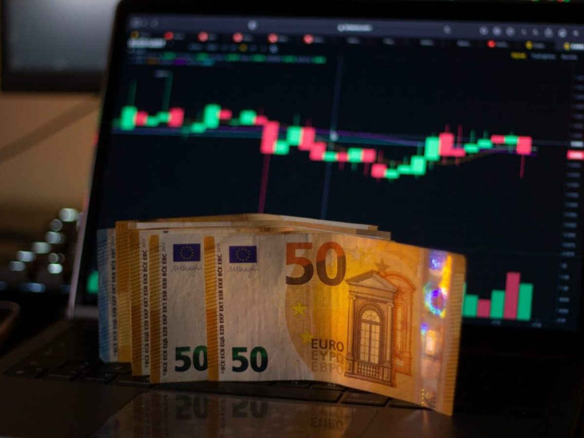 &Alpha;&pi;ά&tau;&eta;-&mu;&alpha;&mu;&omicron;ύ&theta; 40 &epsilon;&kappa;&alpha;&tau;. &epsilon;&upsilon;&rho;ώ &mu;&epsilon; &pi;&alpha;&rho;ά&nu;&omicron;&mu;&epsilon;&sigmaf; &epsilon;&pi;&iota;&sigma;&tau;&rho;&omicron;&phi;έ&sigmaf; &phi;ό&rho;&omega;&nu; &ndash; &Epsilon;&rho;&epsilon;&upsilon;&nu;ώ&nu;&tau;&alpha;&iota; 46 &pi;&rho;ό&sigma;&omega;&pi;&alpha;, &mu;&epsilon; &epsilon;&tau;&alpha;&iota;&rho;&epsilon;ί&epsilon;&sigmaf; &laquo;&phi;&alpha;&nu;&tau;ά&sigma;&mu;&alpha;&tau;&alpha;&raquo; &kappa;&alpha;&iota; &laquo;&alpha;&chi;&upsilon;&rho;&alpha;&nu;&theta;&rho;ώ&pi;&omicron;&upsilon;&sigmaf;&raquo; &ndash; ertnews.gr