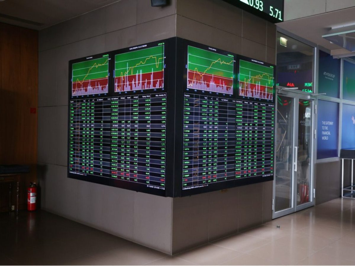 &Chi;&rho;&eta;&mu;&alpha;&tau;&iota;&sigma;&tau;ή&rho;&iota;&omicron;: &Mu;&epsilon; &pi;&omicron;&iota;&alpha; blue chips &kappa;&rho;&alpha;&tau;ά&epsilon;&iota; &tau;&iota;&sigmaf; 2.600 &mu;&omicron;&nu;ά&delta;&epsilon;&sigmaf;, &chi;&alpha;&mu;&eta;&lambda;ά &omicron; &tau;&zeta;ί&rho;&omicron;&sigmaf;