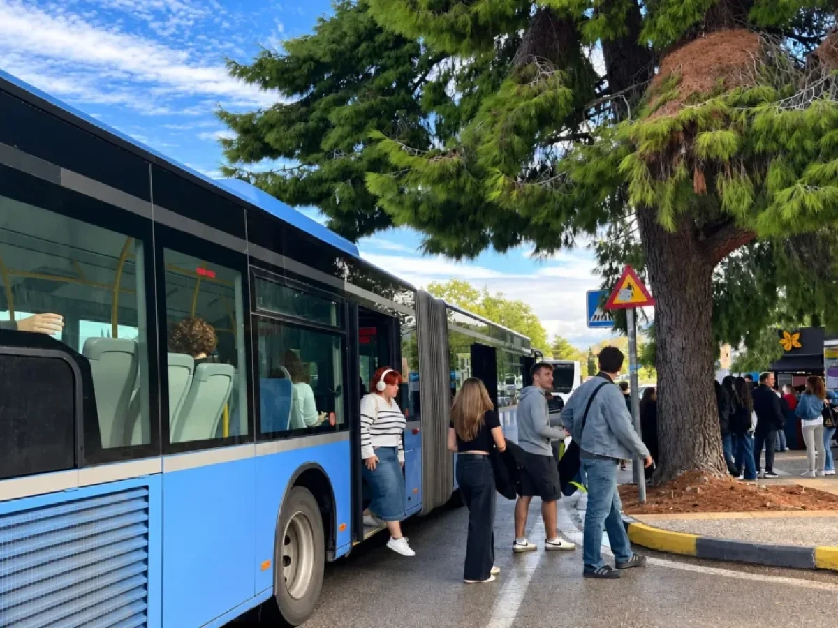 &Pi;ά&tau;&rho;&alpha;: &Pi;ό&sigma;&omicron; &kappa;&omicron;&sigma;&tau;ί&zeta;&epsilon;&iota; &sigma;&tau;&omicron;&upsilon;&sigmaf; &phi;&omicron;&iota;&tau;&eta;&tau;έ&sigmaf; &eta; &delta;&iota;&alpha;&delta;&rho;&omicron;&mu;ή &pi;&rho;&omicron;&sigmaf; &tau;&omicron; &Pi;&alpha;&nu;&epsilon;&pi;&iota;&sigma;&tau;ή&mu;&iota;&omicron; &ndash; &Alpha;&sigma;&tau;&iota;&kappa;ό, &Pi;&rho;&omicron;&alpha;&sigma;&tau;&iota;&alpha;&kappa;ό&sigmaf; &kappa;&alpha;&iota; &kappa;ά&rho;&tau;&epsilon;&sigmaf;